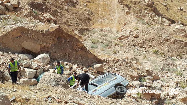 A mini bus carrying two Iraqi tourist families drove off a mountainous road in the Kurdistan Region, killing and injured tens of people  Aug. 30, 2019. (Photo: Kurdistan 24/Karwan Yara)